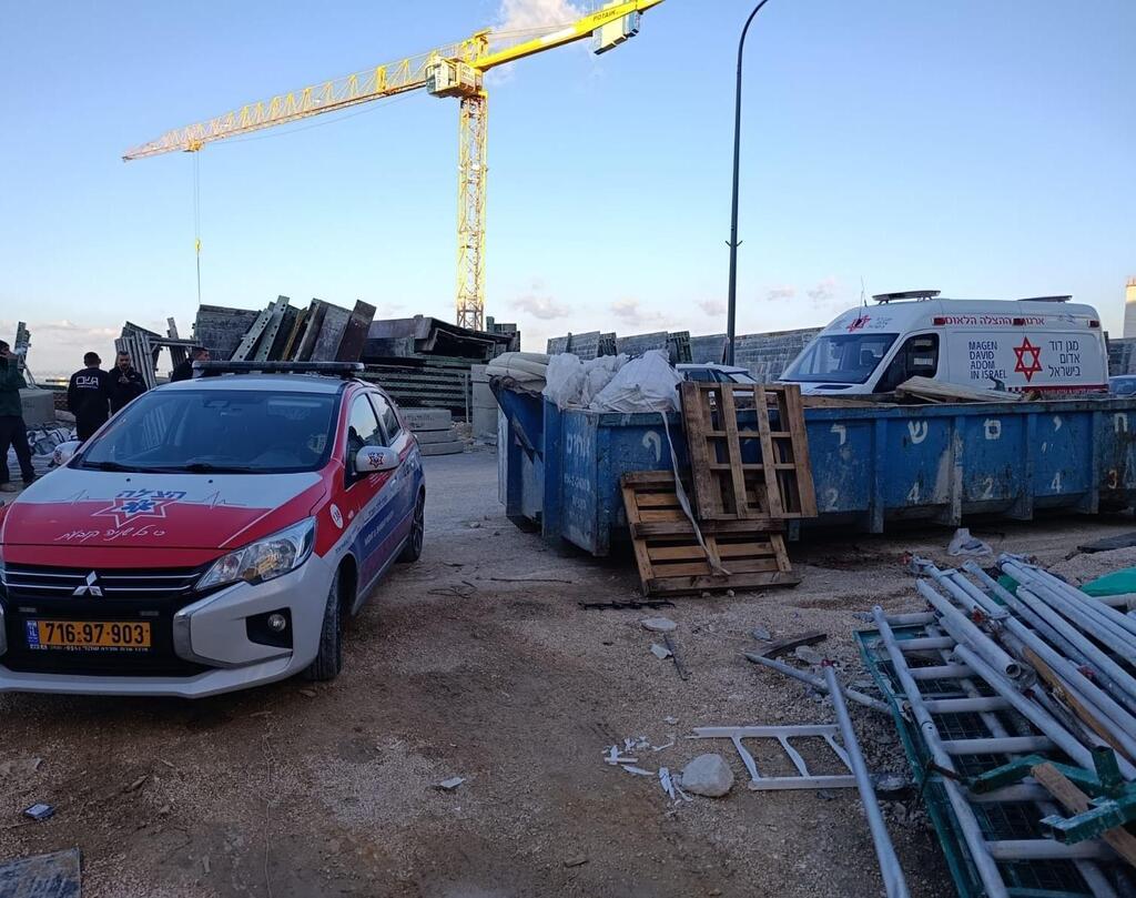 رَخاسيم: وفاة عامل إثر سقوطه من ارتفاع في ورشة بناء (ארגון הצלה) رَخاسيم: وفاة عامل إثر سقوطه من ارتفاع في ورشة بناء