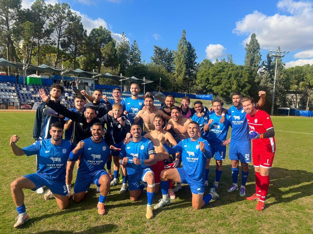 كرمئيل يضرب بقوة ويزاحم على القمة بإسقاط شباب أم الفحم