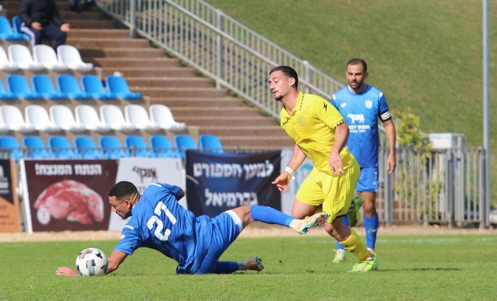 كرمئيل يضرب بقوة ويزاحم على القمة بإسقاط شباب أم الفحم