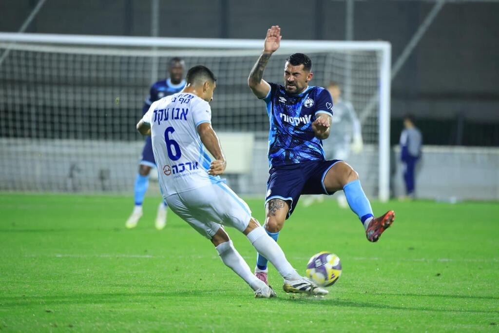 بلدي طبريا يُذلّ المتصدّر هبوعيل بئر السبع بثلاثية تاريخية (راديو الناس) بلدي طبريا يُذلّ المتصدّر هبوعيل بئر السبع بثلاثية تاريخية