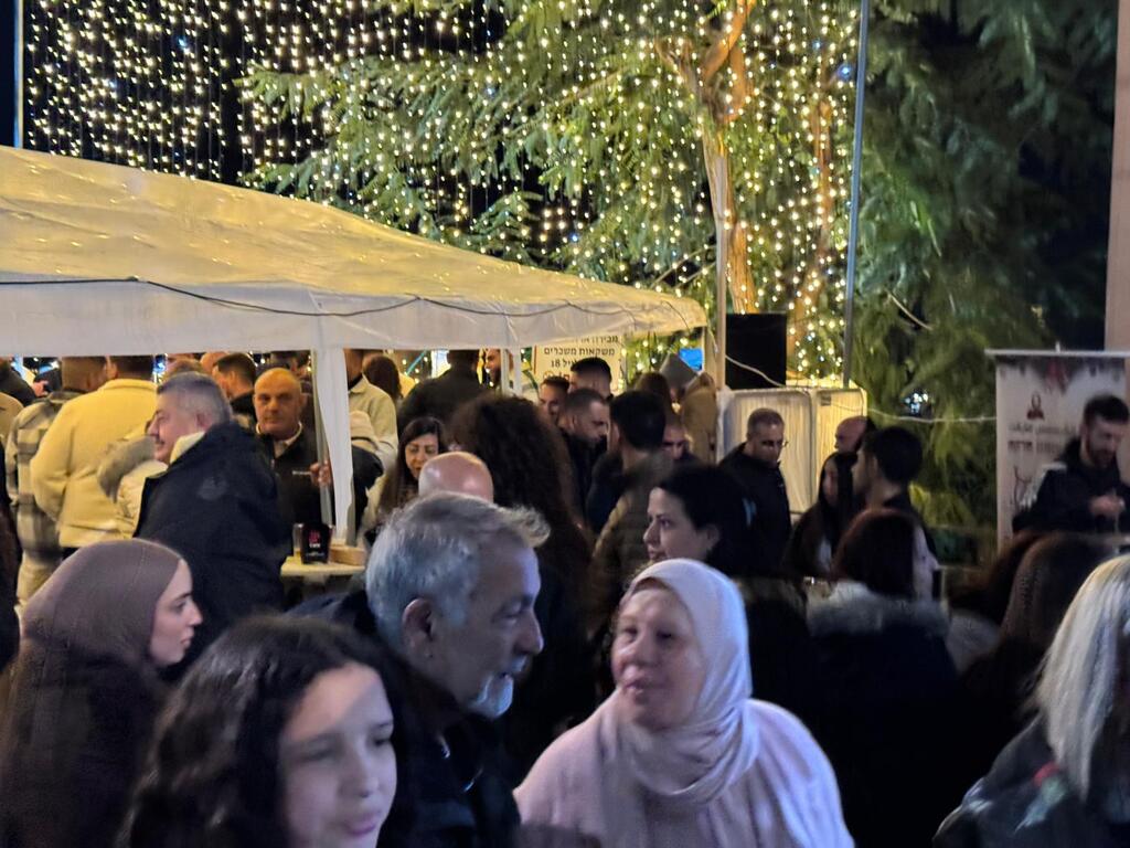 أجواء ميلادية مميّزة في سوق عيد الميلاد بقرية الجش (راديو الناس) أجواء ميلادية مميّزة في سوق عيد الميلاد بقرية الجش