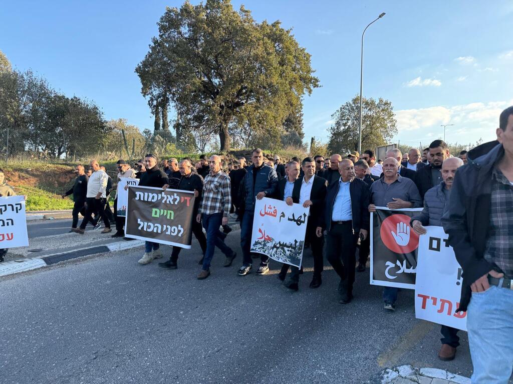 احتجاجات واسعة في مفترق الزرازير ضد هدم المنازل (وفق البند 27 أ من قانون الحقوق الأدبية (2007)) احتجاجات واسعة في مفترق الزرازير ضد هدم المنازل