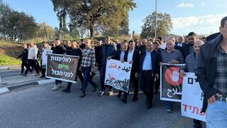 احتجاجات واسعة في مفترق الزرازير ضد هدم المنازل