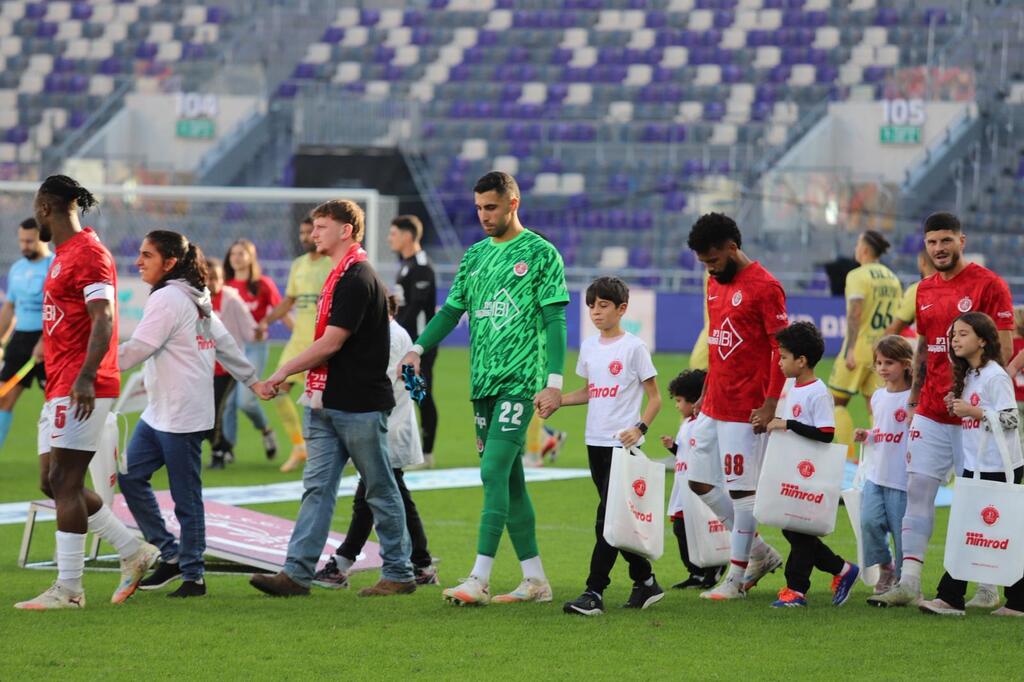 مكابي الرينة يواجه هبوعيل تل أبيب في مباراة مصيرية (راديو الناس) مكابي الرينة يواجه هبوعيل تل أبيب في مباراة مصيرية
