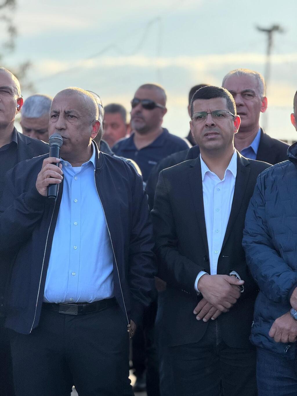 احتجاجات واسعة في مفترق الزرازير ضد هدم المنازل (وفق البند 27 أ من قانون الحقوق الأدبية (2007)) احتجاجات واسعة في مفترق الزرازير ضد هدم المنازل