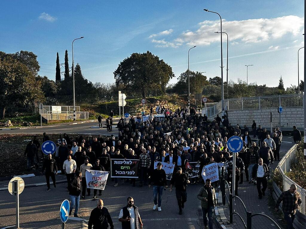 احتجاجات واسعة في مفترق الزرازير ضد هدم المنازل (وفق البند 27 أ من قانون الحقوق الأدبية (2007)) احتجاجات واسعة في مفترق الزرازير ضد هدم المنازل