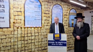 وزير القضاء عند باب المغاربة: آمل أن نتمكن من مواصلة التقدم في تمديد ساعات دخول المسجد الأقصى