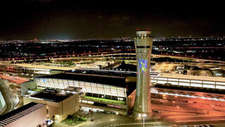 مطار بن غوريون ليلًا 