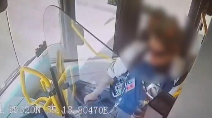 لائحة اتهام ضد شاب بالاعتداء على سائق حافلة