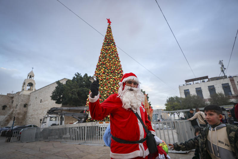 البلاد ترتدي حلّة الميلاد 