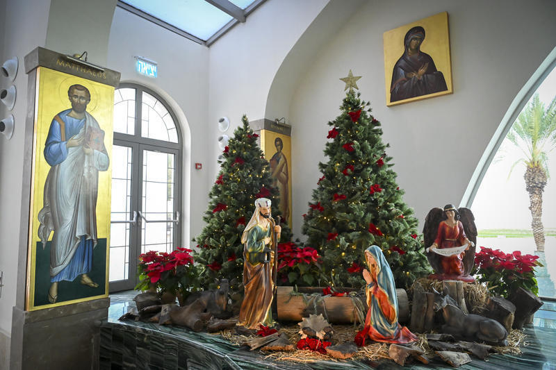 البلاد ترتدي حلّة الميلاد 