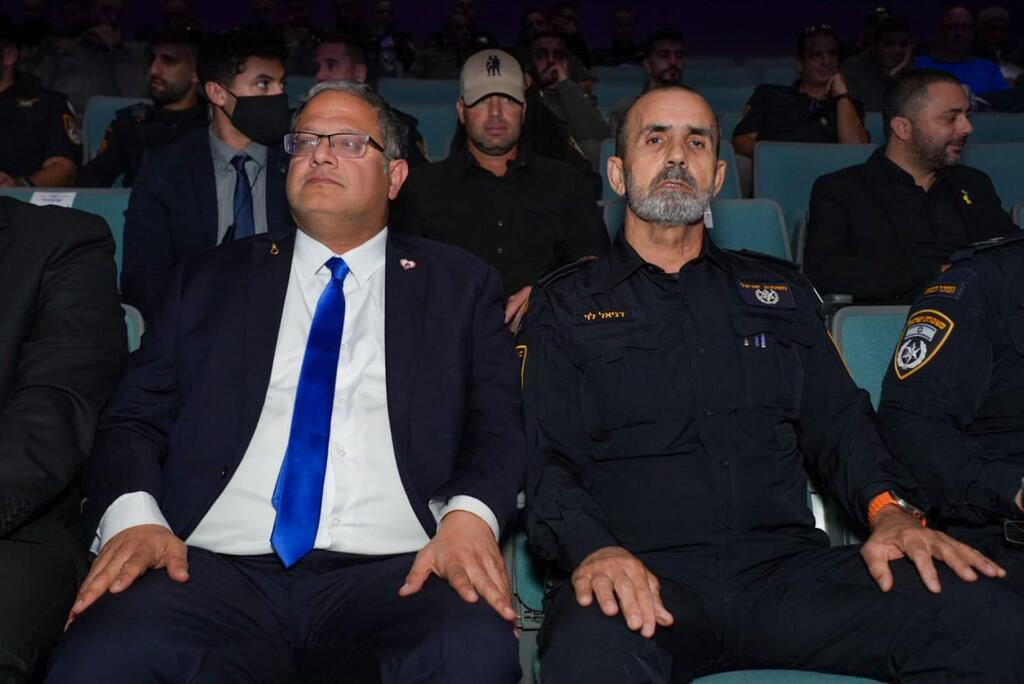 إقرار قانون دائم للشُرطة المحلية وتوسيعها إلى 153 سلطة جديدة