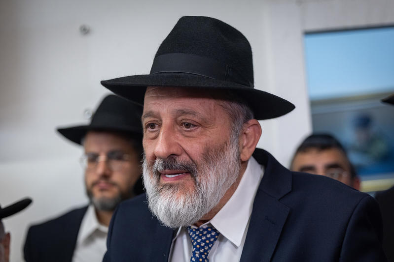 زعيم حزب شاس أرييه درعي 