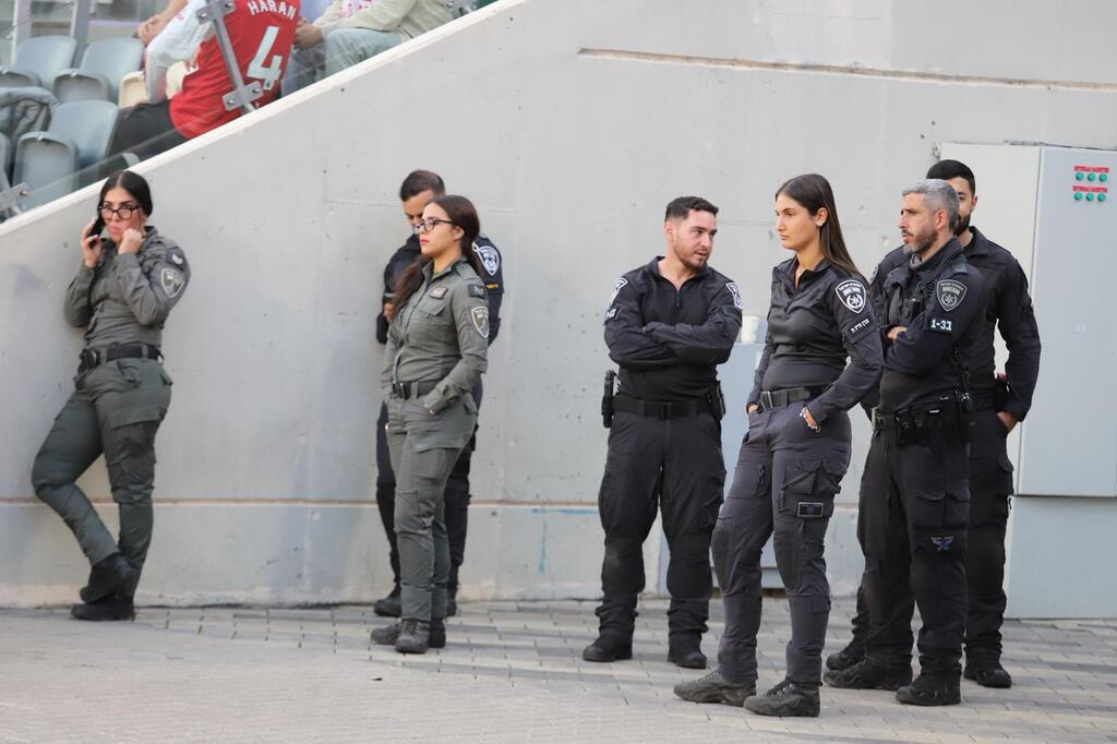 كرة القدم الإسرائيلية: تشديد مرتقب على العقوبات وملفات عنصرية وشغب (راديو الناس) كرة القدم الإسرائيلية: تشديد مرتقب على العقوبات وملفات عنصرية وشغب