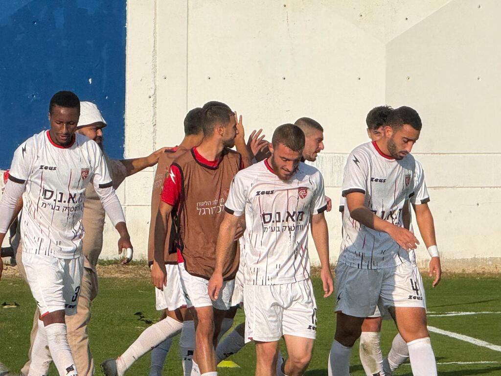 كفر قاسم يقلب الطاولة بثلاثية مدوّية في شباك يرمياهو حولون ويتأهل بجدارة