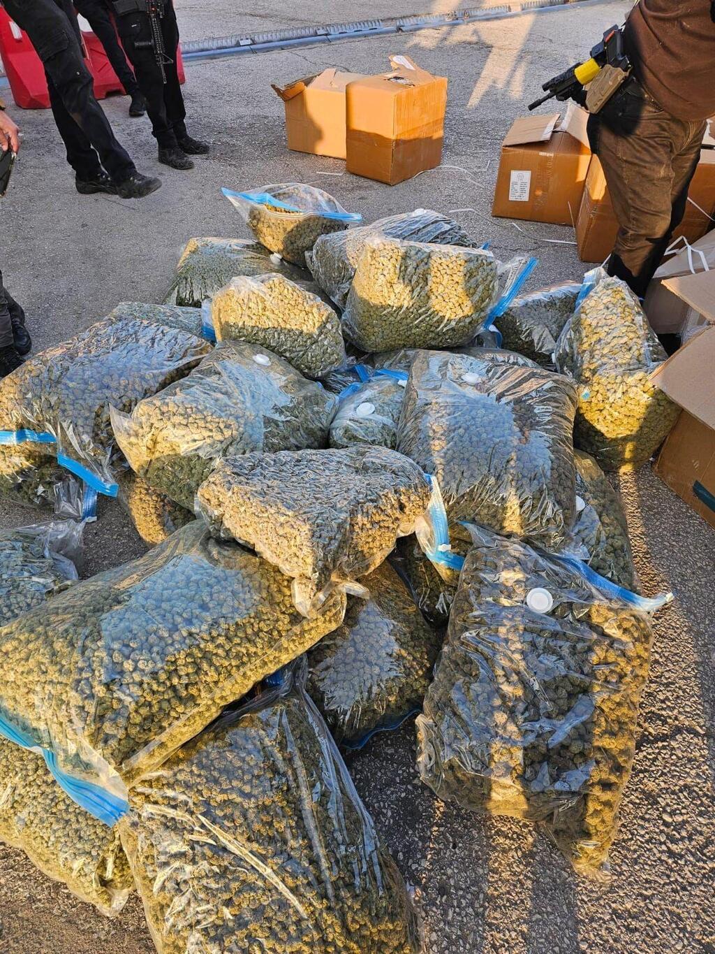 إحباط تهريب مئات الكيلوغرامات من المخدرات 