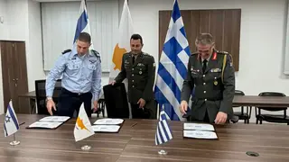 توقيع الاتفاق بين الجيوش الثلاثة