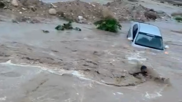 السيول تجرف شابًا في وادي ميتار بالنقب