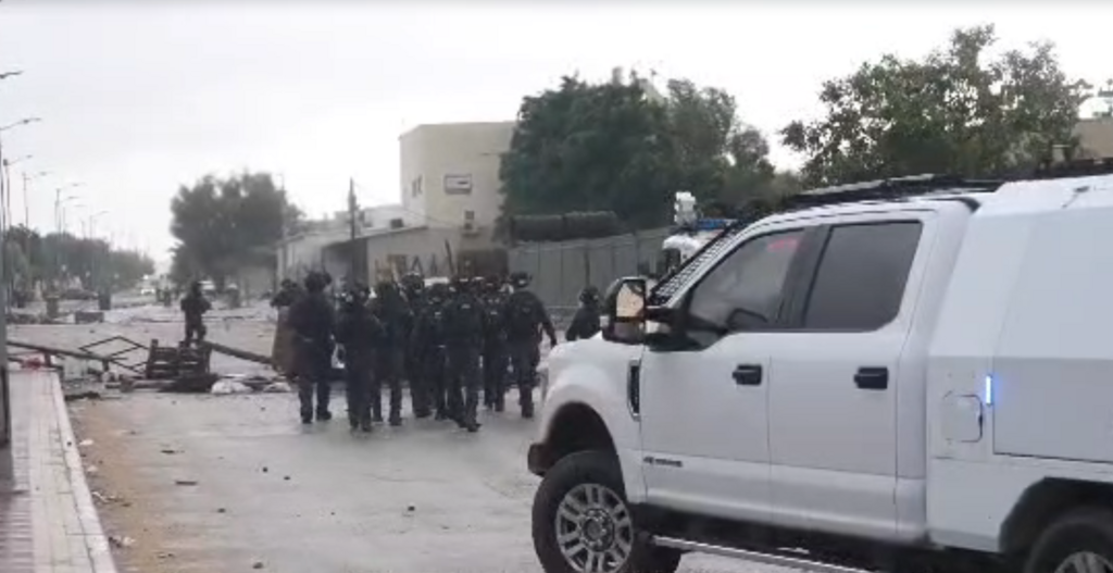 قوات شرطية مكثفة في قرية ترابين الصانع