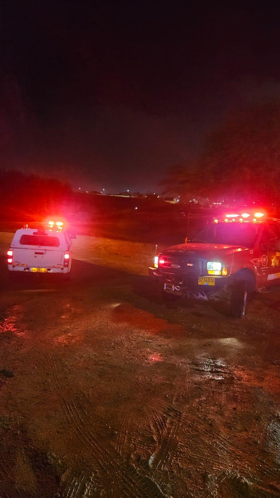 سلطة الإطفاء والإنقاذ: استمرار عمليات البحث خلف شخص جرفته السيول في وادي ميتار