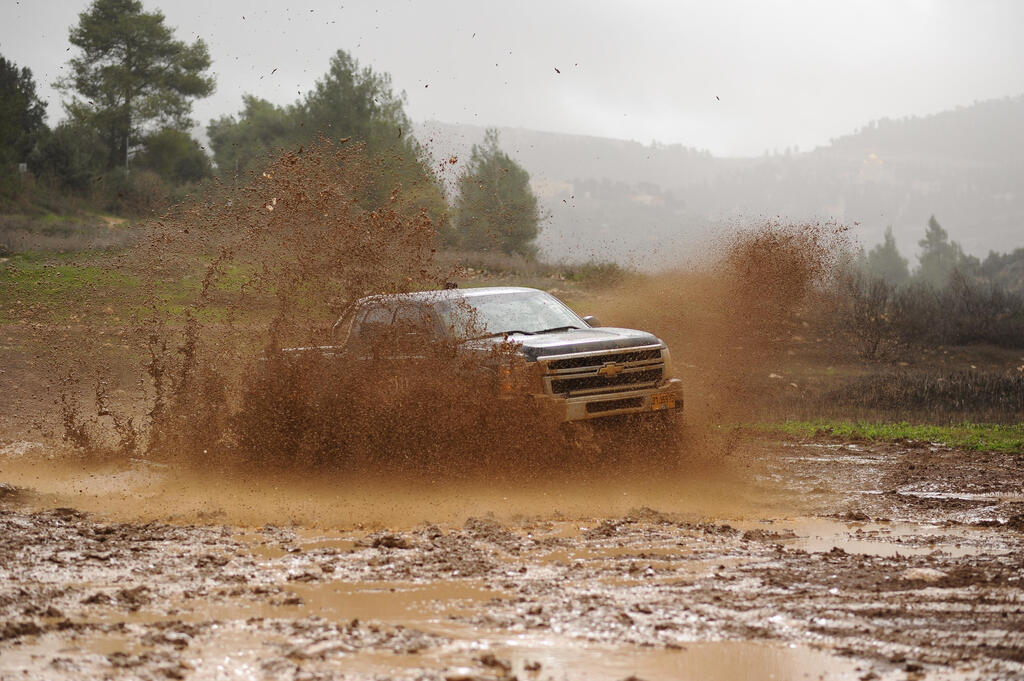 سيارة دفع رباعي