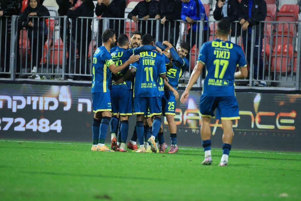 مكابي الرينة يقلب الطاولة على كريات شمونة  