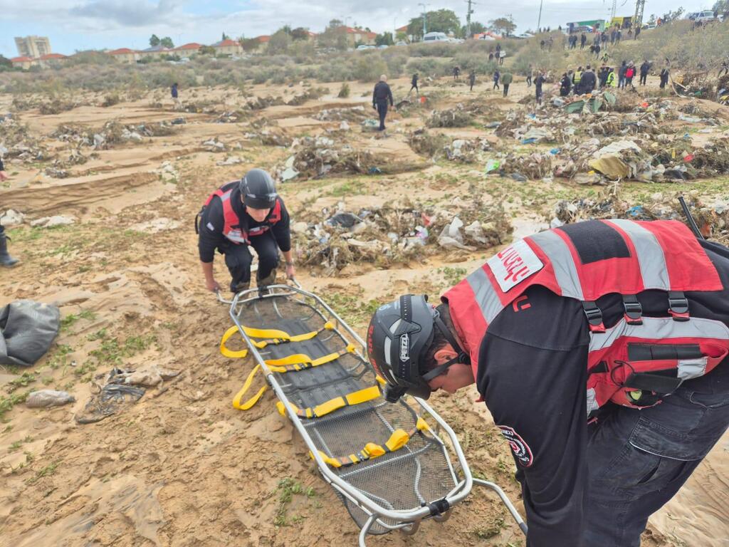 البحث عن شاب جرفته السيول