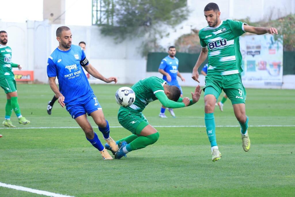 أخاء الناصرة يحلق بالصدارة بفوز مستحق على كرمئيل بثنائية نظيفة
