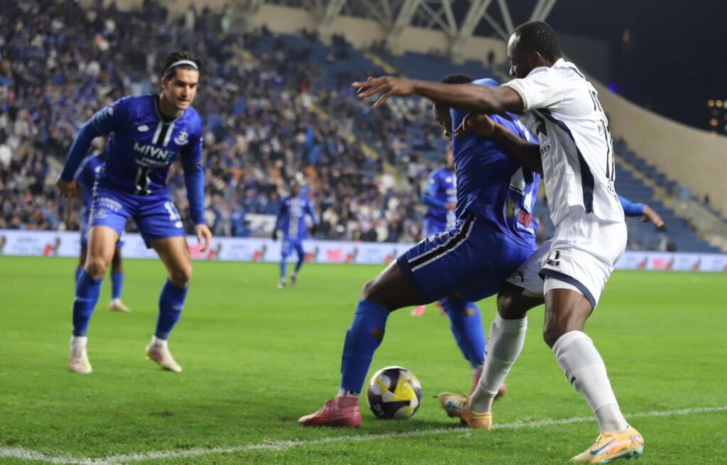 صور من مباراة هبوعيل بيتح تكفا ومكابي الرينة