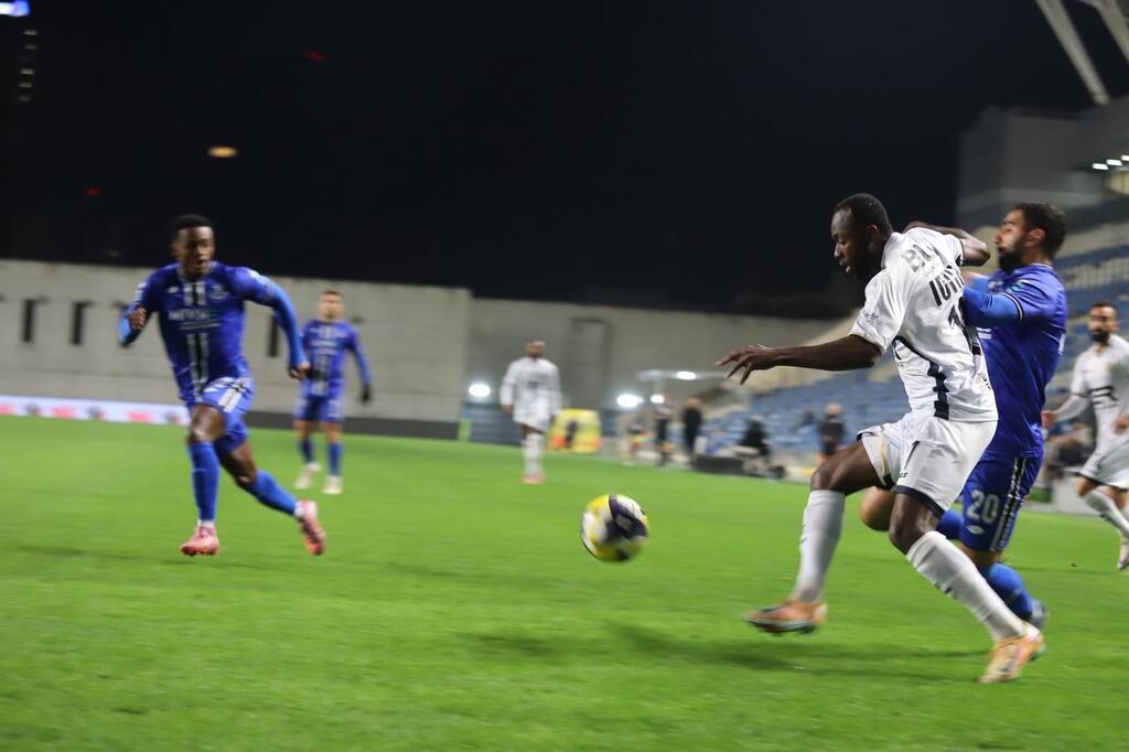 صور من مباراة هبوعيل بيتح تكفا ومكابي الرينة