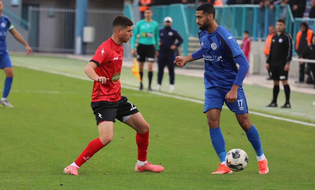 نافيه شأنان يقلب موازين الدرجة الأولى شمالًا بثنائية في أم الفحم (راديو الناس) نافيه شأنان يقلب موازين الدرجة الأولى شمالًا بثنائية في أم الفحم