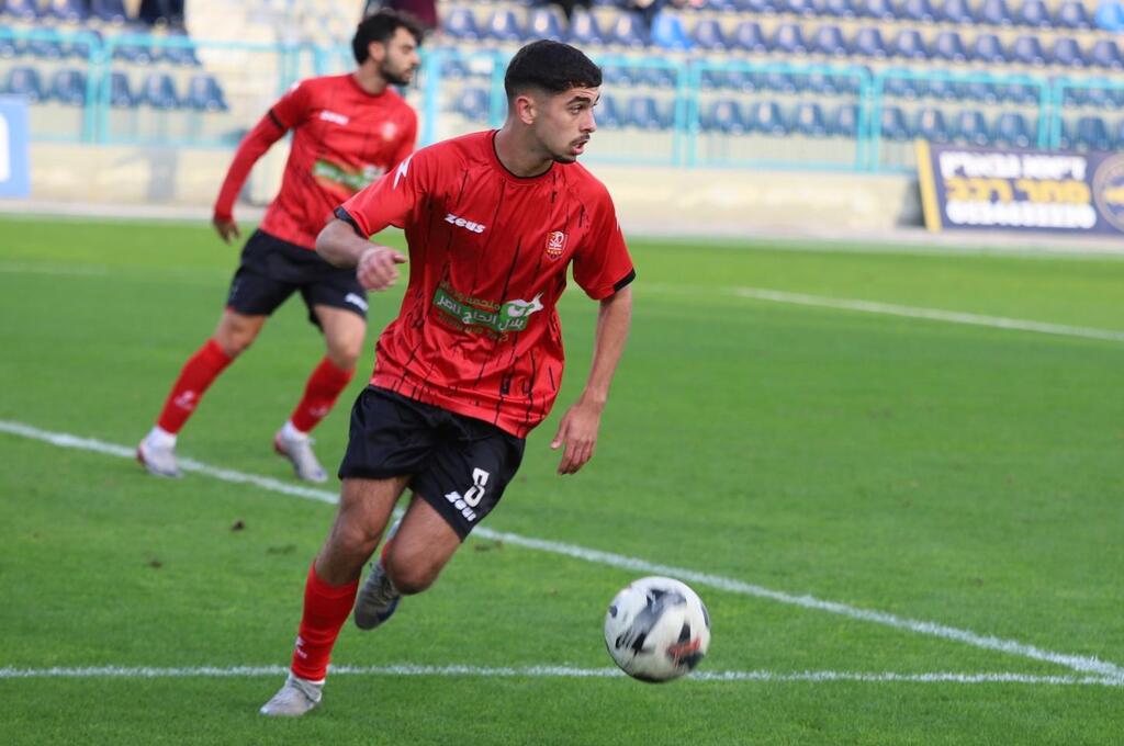 نافيه شأنان يقلب موازين الدرجة الأولى شمالًا بثنائية في أم الفحم (راديو الناس) نافيه شأنان يقلب موازين الدرجة الأولى شمالًا بثنائية في أم الفحم