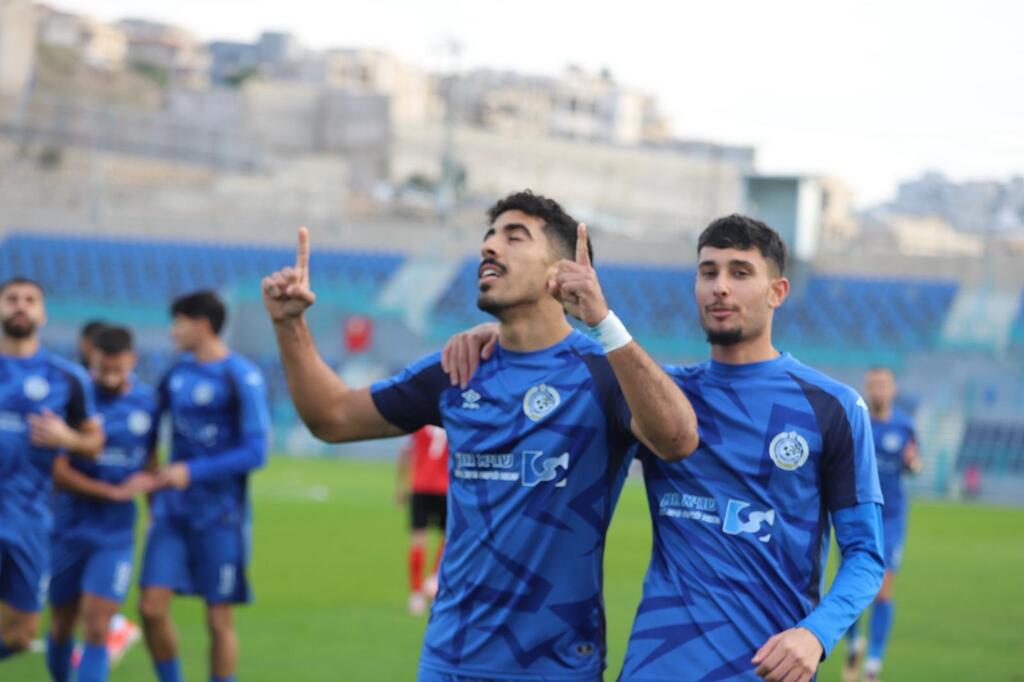 نافيه شأنان يقلب موازين الدرجة الأولى شمالًا بثنائية في أم الفحم (راديو الناس) نافيه شأنان يقلب موازين الدرجة الأولى شمالًا بثنائية في أم الفحم