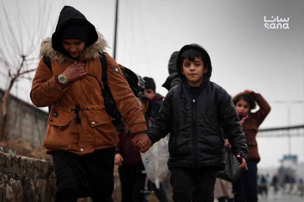 : خروج الأهالي من حي الشيخ مقصود في مدينة حلب عبر ممر العوارض الإنساني