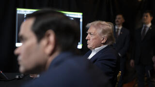 الرئيس الأميركي دونالد ترامب يراقب العمليات العسكرية للولايات المتحدة في فنزويلا