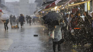 عاصفة على الأبواب