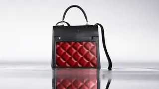 آخر صرحات الموضة: حقيبة نسائية مع شاشة لتغيير المظهر بضغطة زر