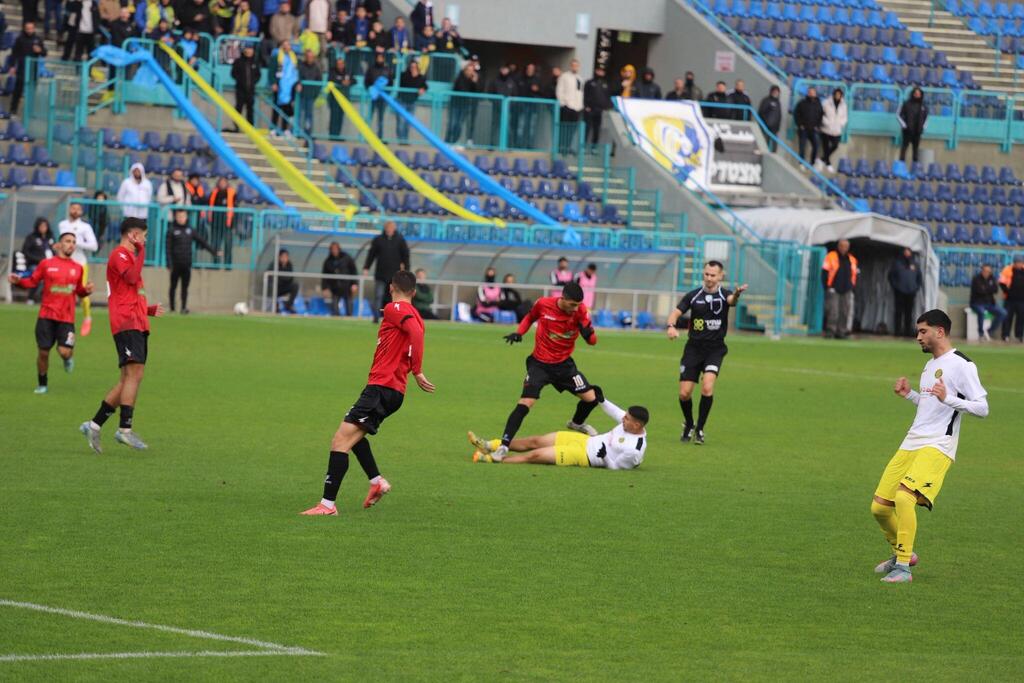  شباب أم الفحم يلوّح بالانسحاب من المباراة المعادة امام هبوعيل ام الفحم 