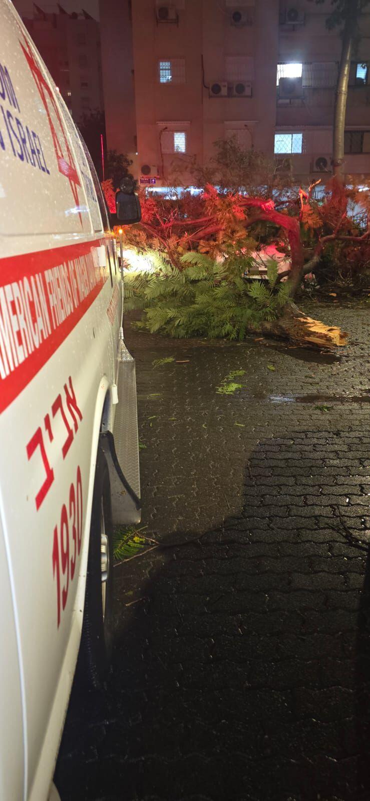 عاصفة تضرب البلاد