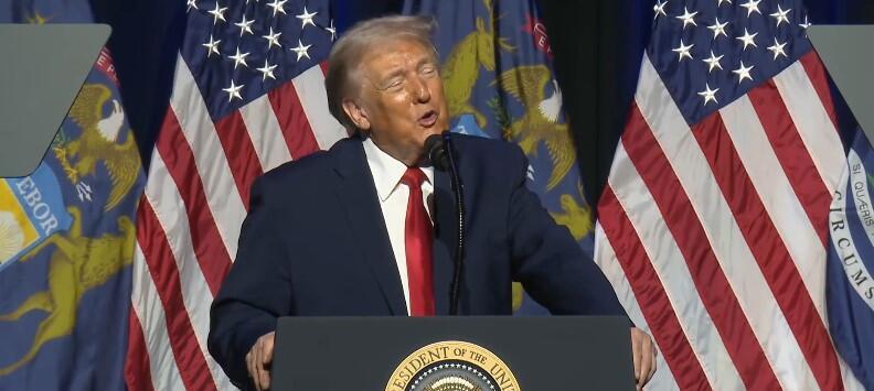 الرئيس الأمريكي دونالد ترامب