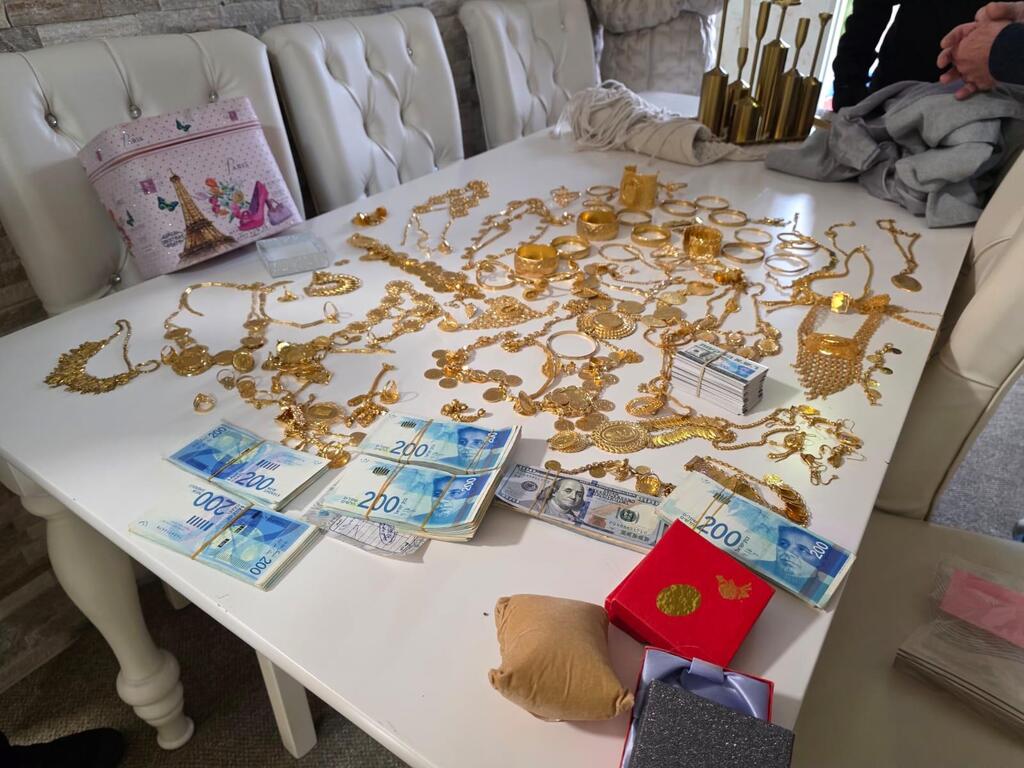 مداهمات واسعة ومصادرة ملايين الشواكل والمجوهرات
