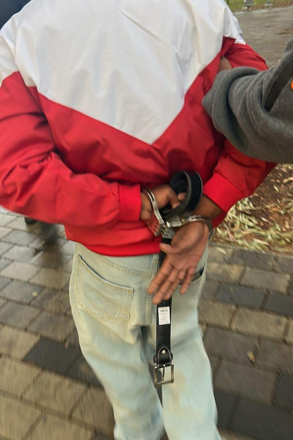 ديربي تل أبيب: ضبط قنابل دخانية وألعاب نارية داخل مراحيض ملعب بلومفيلد (الشرطة) ديربي تل أبيب: ضبط قنابل دخانية وألعاب نارية داخل مراحيض ملعب بلومفيلد