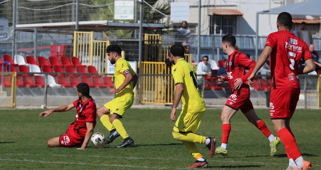 شباب أم الفحم يفرض التعادل 1-1 (راديو الناس) شباب أم الفحم يفرض التعادل 1-1