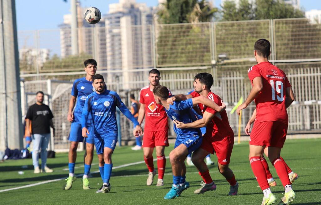 الطيرة يزلزل مكابي نافيه شأنان بفوز خارجي عريض 3-0 ويشعل صراع القمة (راديو الناس) الطيرة يزلزل مكابي نافيه شأنان بفوز خارجي عريض 3-0 ويشعل صراع القمة