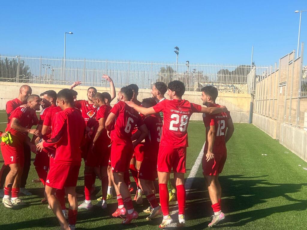 الطيرة يزلزل مكابي نافيه شأنان بفوز خارجي عريض 3-0 ويشعل صراع القمة (راديو الناس) الطيرة يزلزل مكابي نافيه شأنان بفوز خارجي عريض 3-0 ويشعل صراع القمة