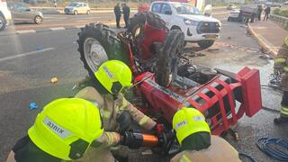 سائق يُصاب بجراح خطيرة إثر انقلاب تراكتور على شارع 89 قرب ترشيحا