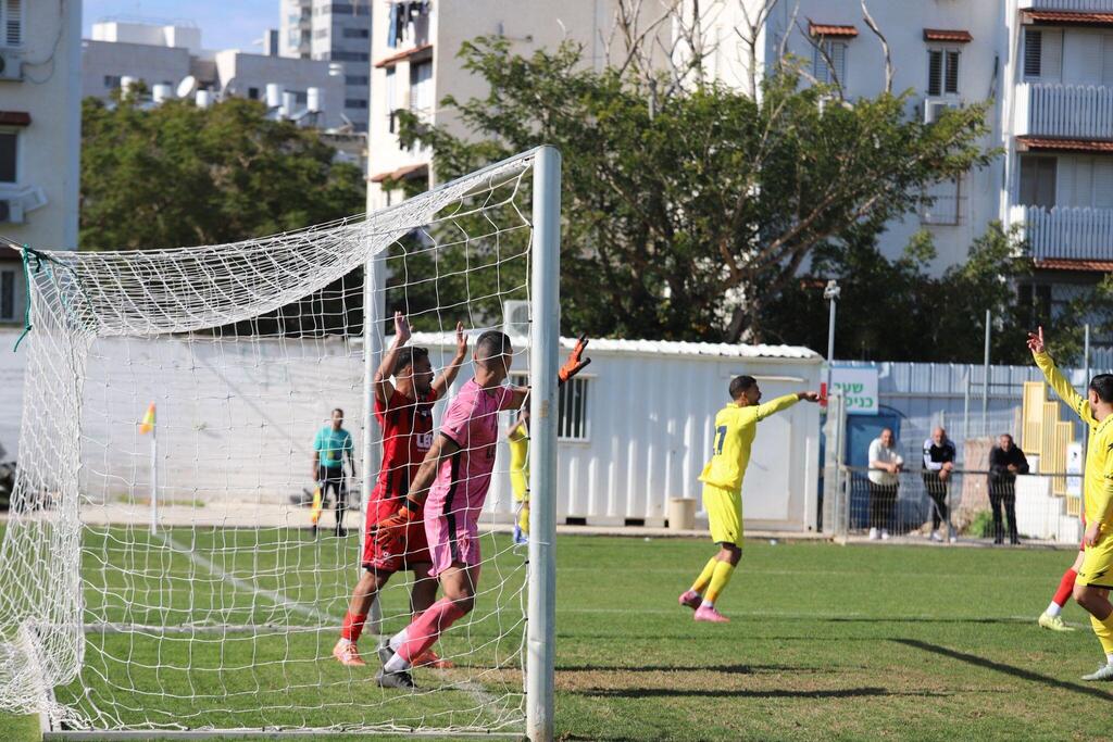 شباب أم الفحم يفرض التعادل 1-1 (راديو الناس) شباب أم الفحم يفرض التعادل 1-1