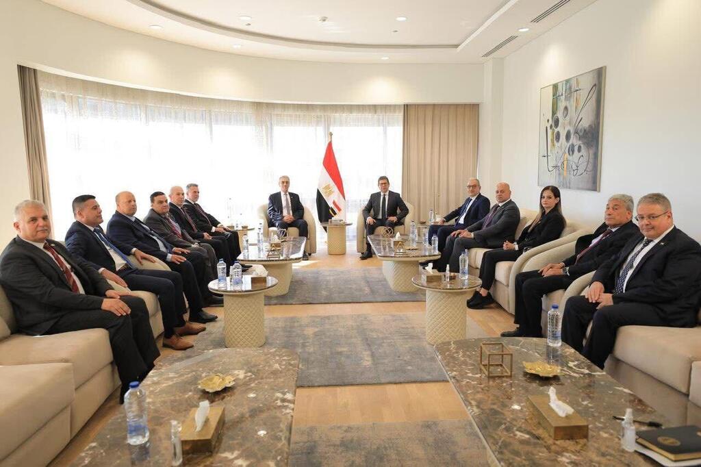 رئيس المخابرات المصرية يستقبل أعضاء لجنة إدارة غزة الجديدة (المخابرات العامة المصرية) رئيس المخابرات المصرية يستقبل أعضاء لجنة إدارة غزة الجديدة