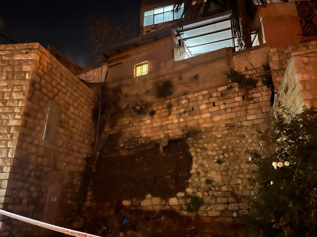 القدس: إخلاء مبنى جراء تشققات جدرانه