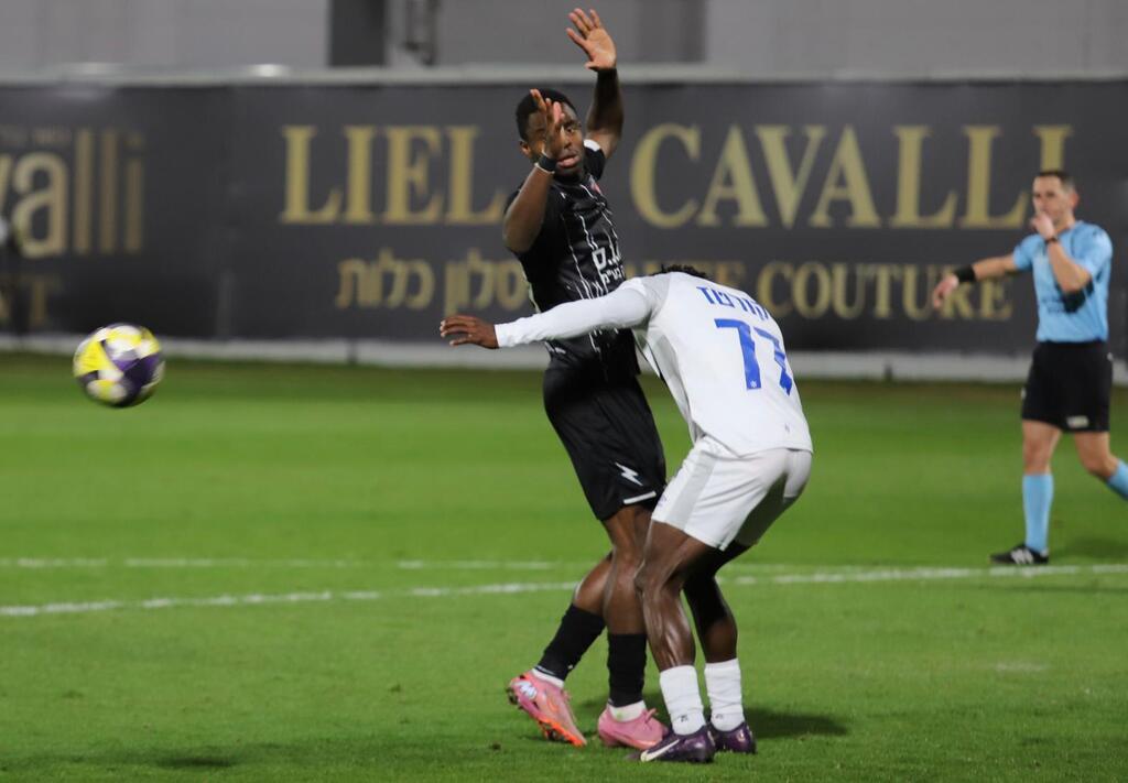 مباراة النادي الرياضي كفرقاسم أمام مكابي بيتح تكفا